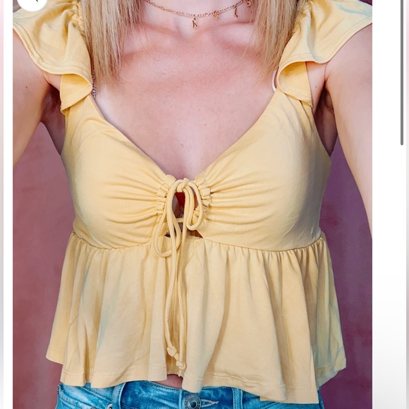 Urban Daizy Yellow Lace Up Ruffle Crop Top - Picture 2 of 2